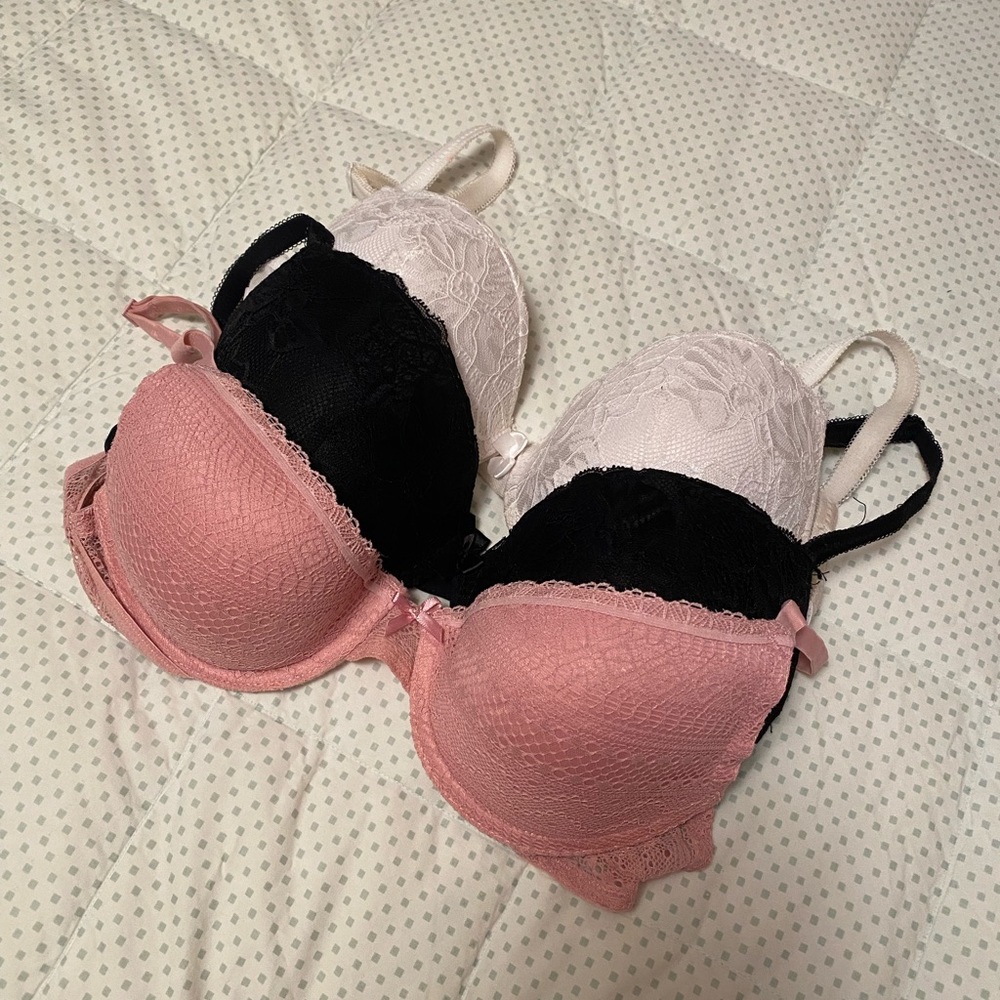 Lot of Bras 32C